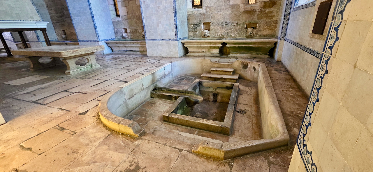 Wasserbassins in der Klosterküche